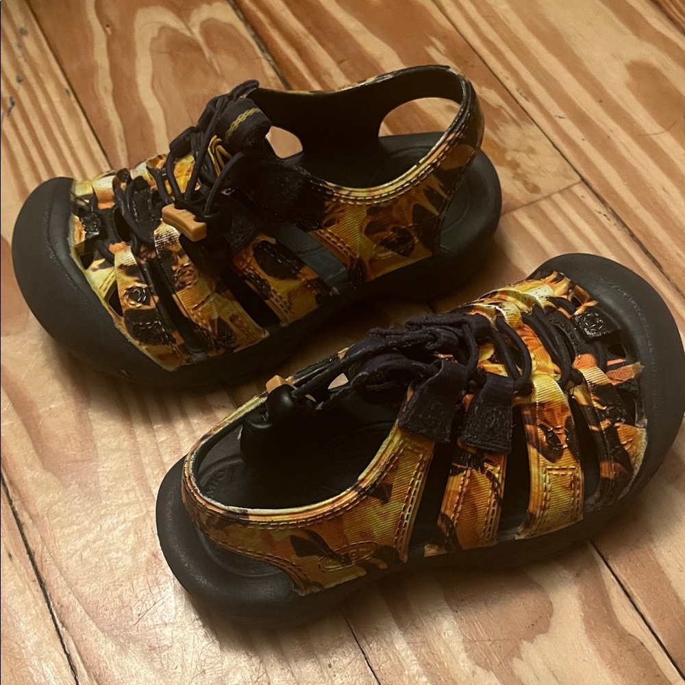 Keen Flame Sandals - Black and Orange